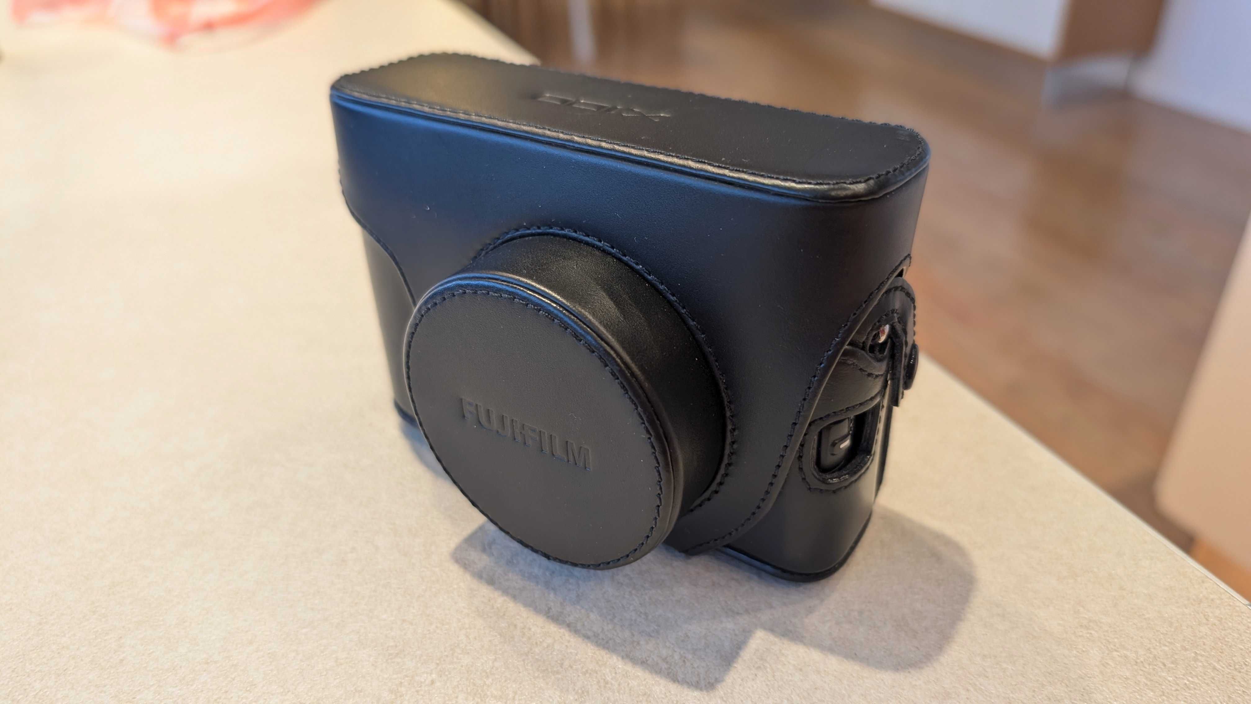 FUJIFILM X-100T комплект камера и аксесоари