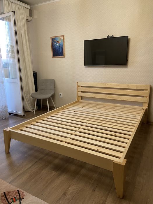 Кровать из массива сосны высшего сорта