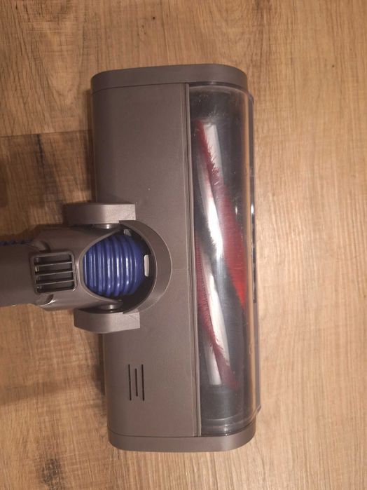 Aspirator vertical Dyson v6, baterie schimbata, perie cu lumina Led