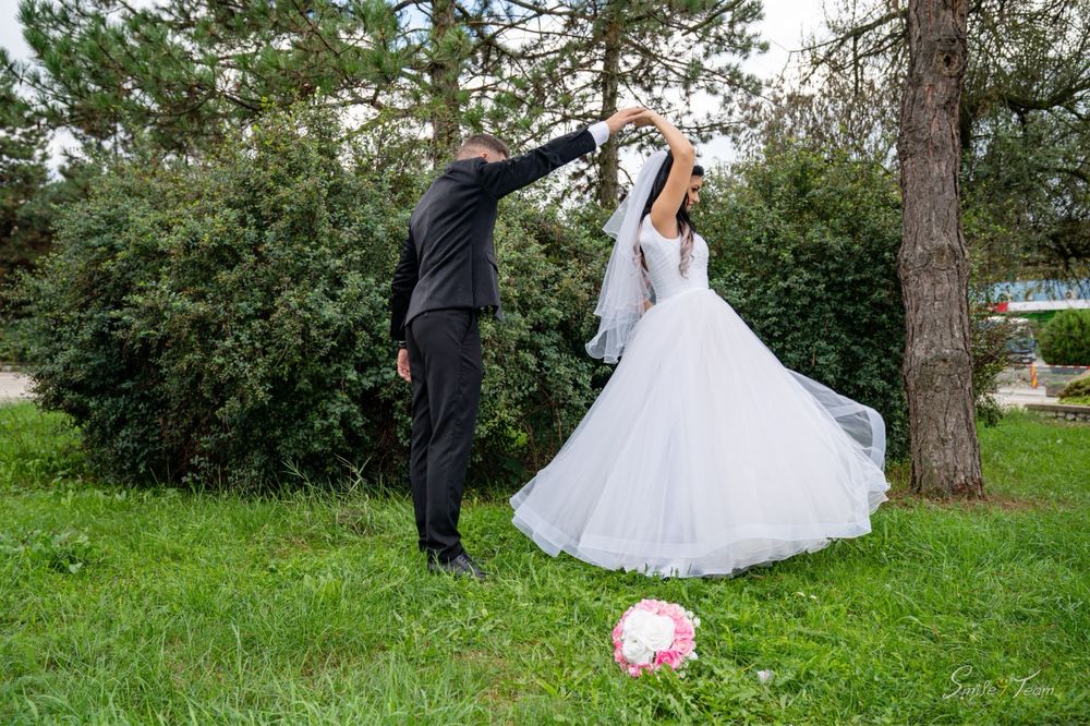 Vand rochie mireasa marimea m