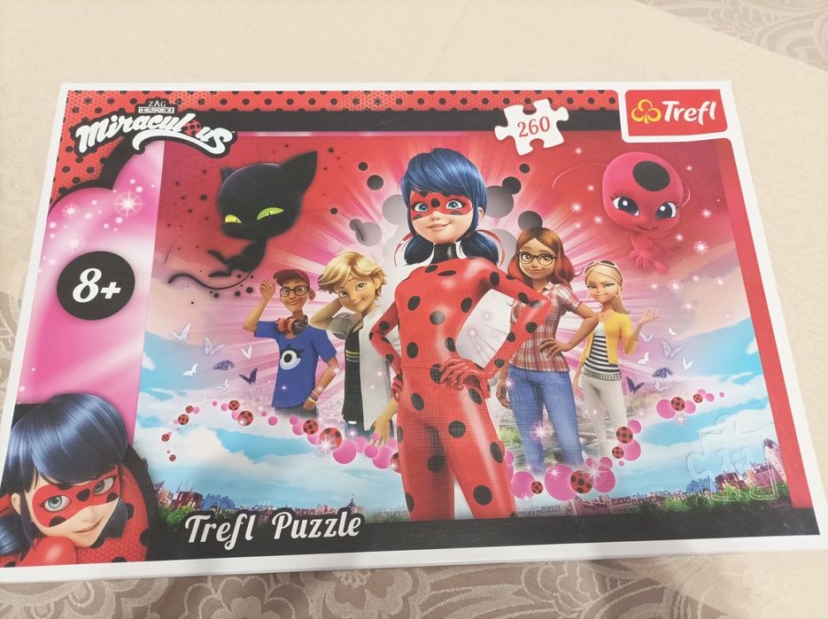 Продавам пъзел,раница,чанта за момиче с Калинката и Черния Котарак