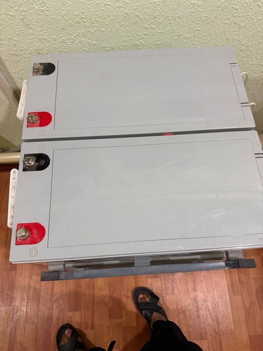 Продам Инвертор 3 KvT, и гелиевые аккумуляторы 200 watt