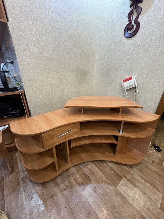 Продам столик тумбочка под телевизор