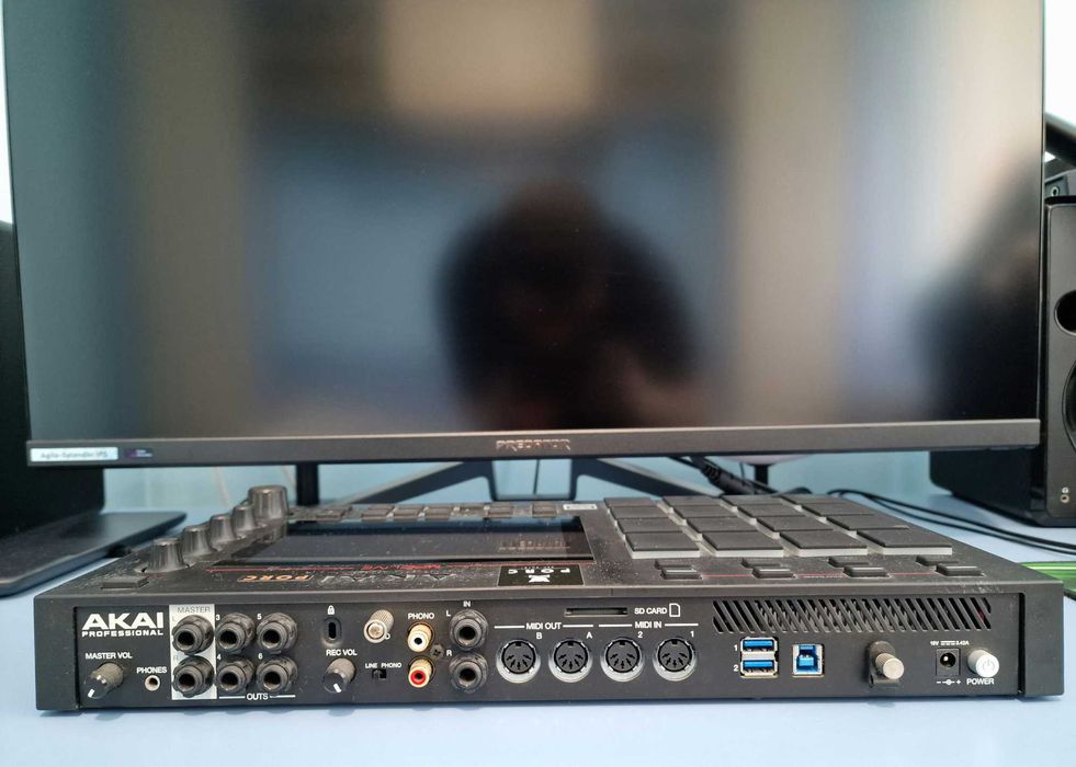 Aparat Productie Muzicala Akai Mpc Live