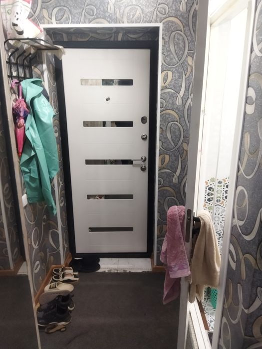 Qorasuv 6 2 xonalik uy sotiladi