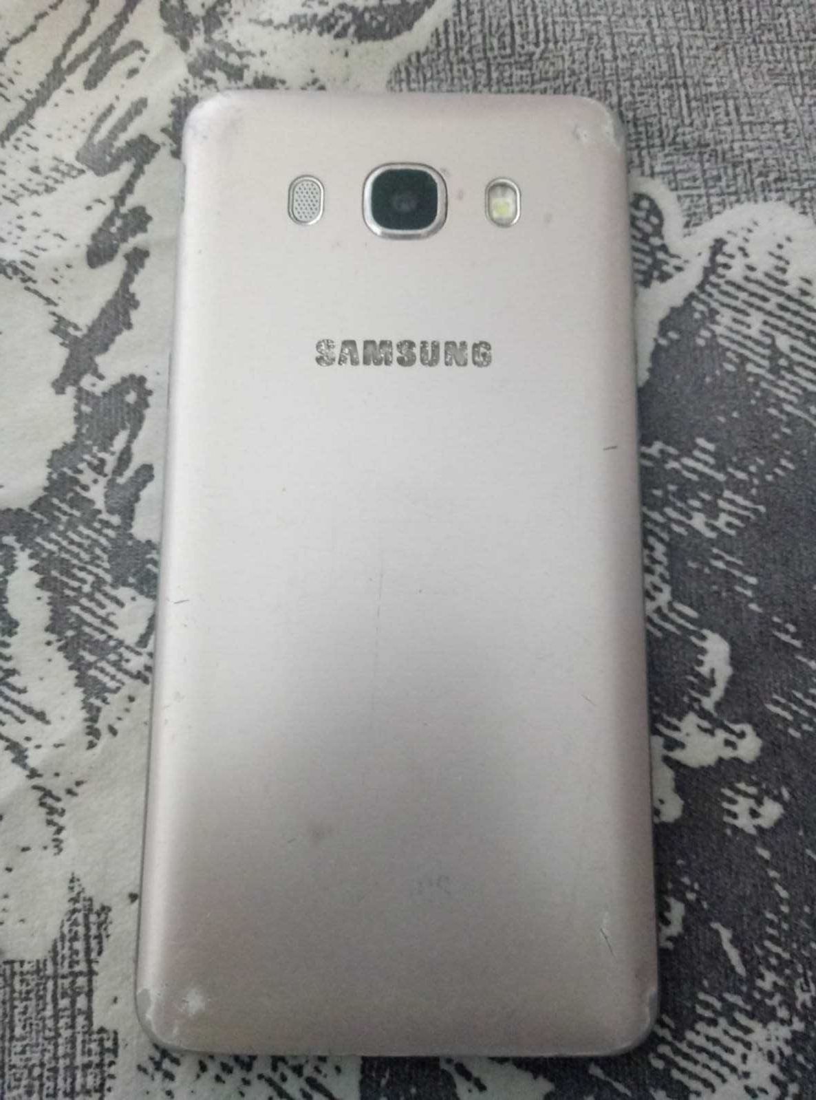 Продам на запчасти Samsung J510FN