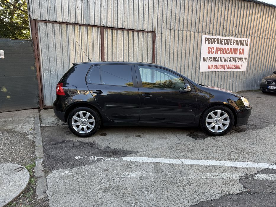 Volkswagen Golf V-1.6 Benzina MPI