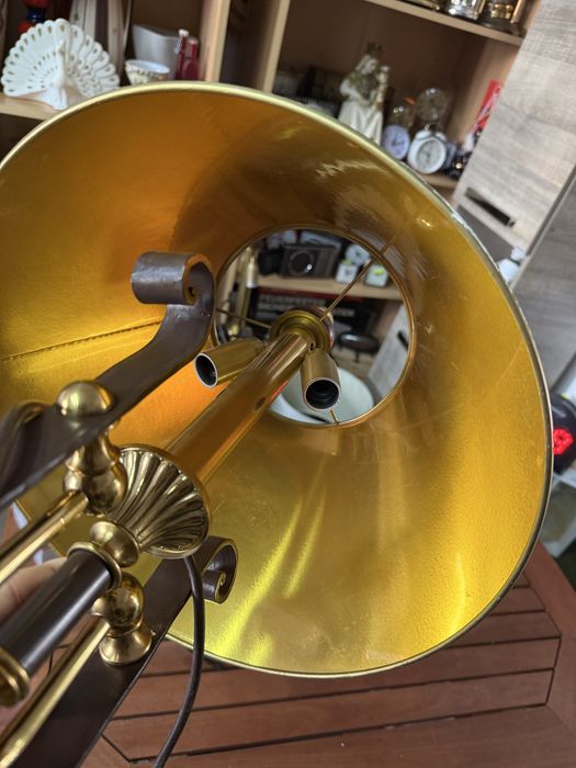 Lampă vintage din lemn și alamă cu abajur negru – stil clasic elegant