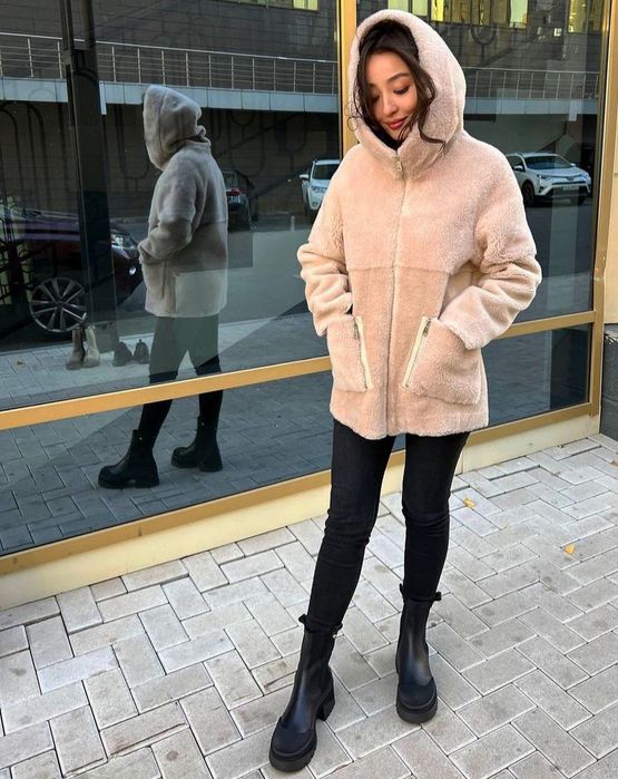 Шубка из 100% овечьей шерсти с капюшоном. Шуба из овчины