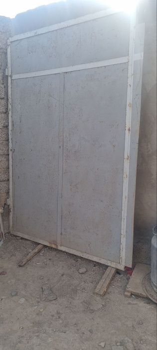 Срочни сотилади Темир дарвоза