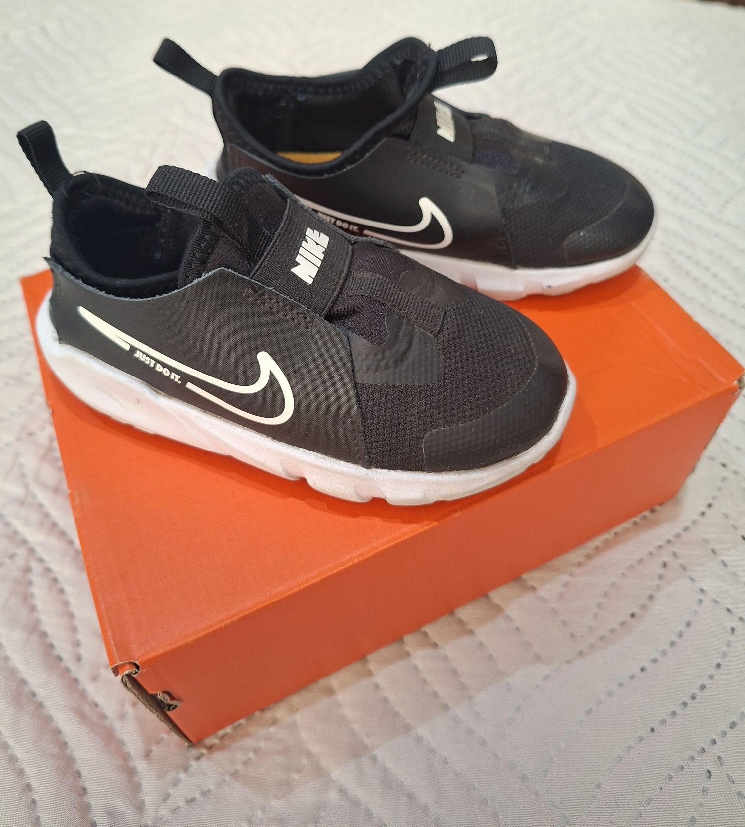 Оригинални маратонки Nike номер 27