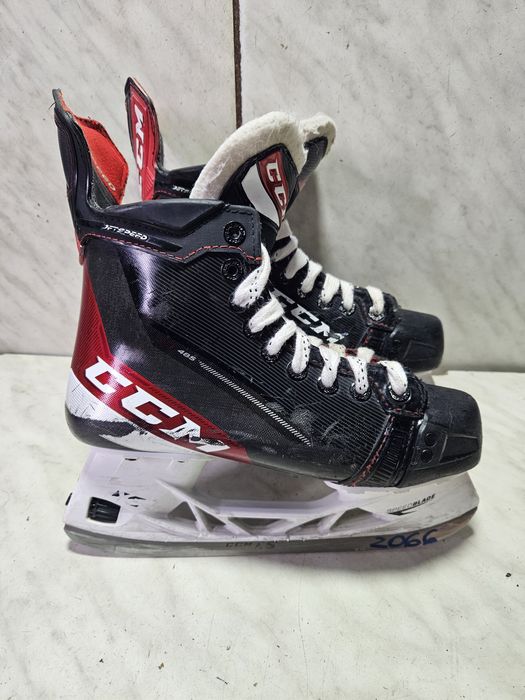 Patine 2066 hochei hockey CCM Jetspeed 485  marime  37-38 ( 24  cm)