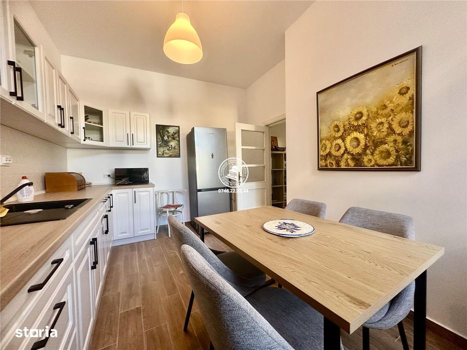 Apartament la etajul unei vile Centru UMF