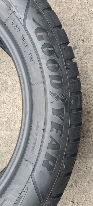 4 anvelope iarna Goodyear,fata 235/55/19,spate 255/50/19.Pret/bucata
