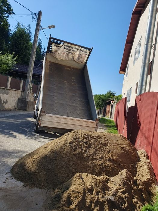 Nisip,pietriș, pământ negru vegetal