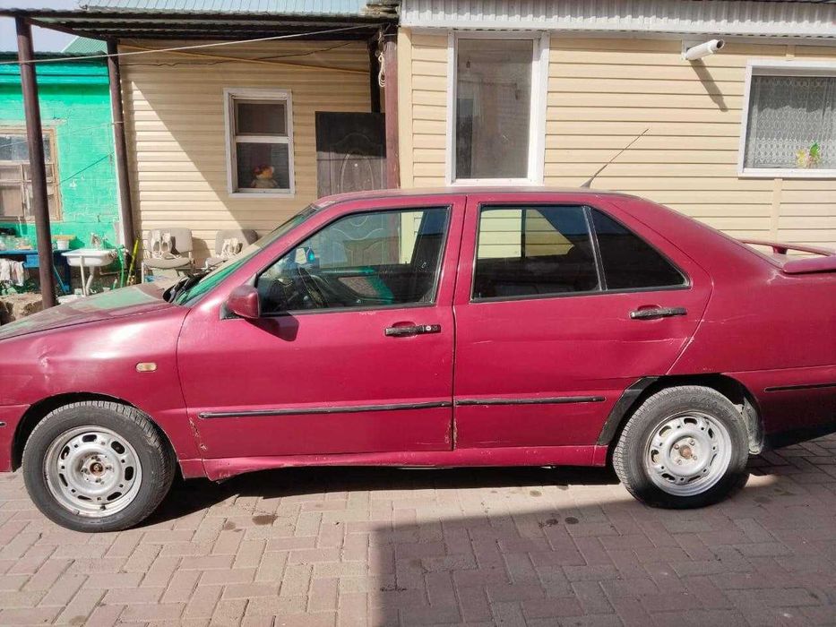 автомобиль Sealt Toledo