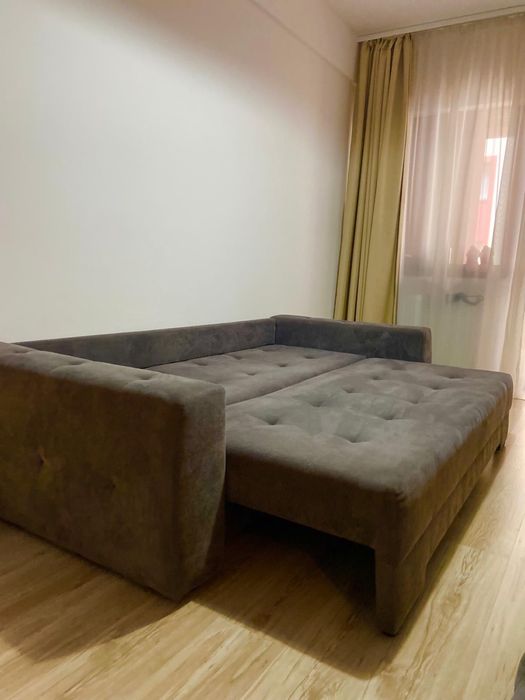 Canapea extensibila cu 3 locuri