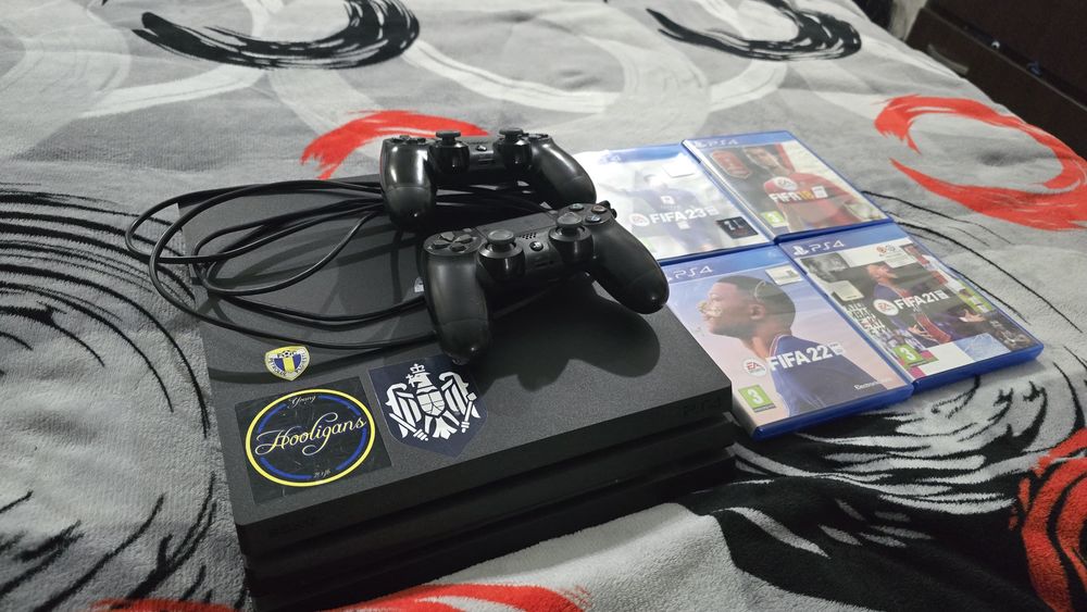 PlayStation 4 PRO 1TB Negru