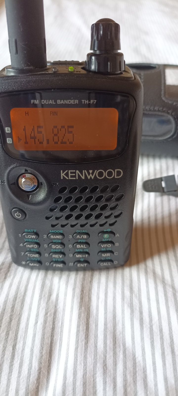 Kenwood TH F7 statie radioamator