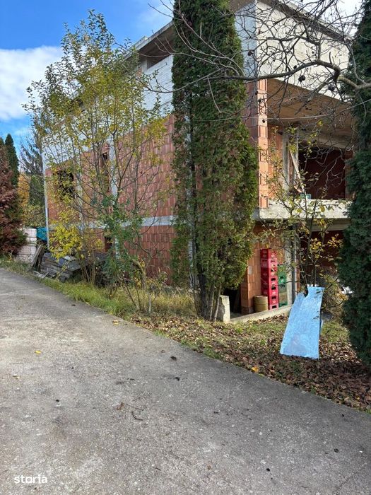 Teren intravilan Dambul Rotund +casa la rosu