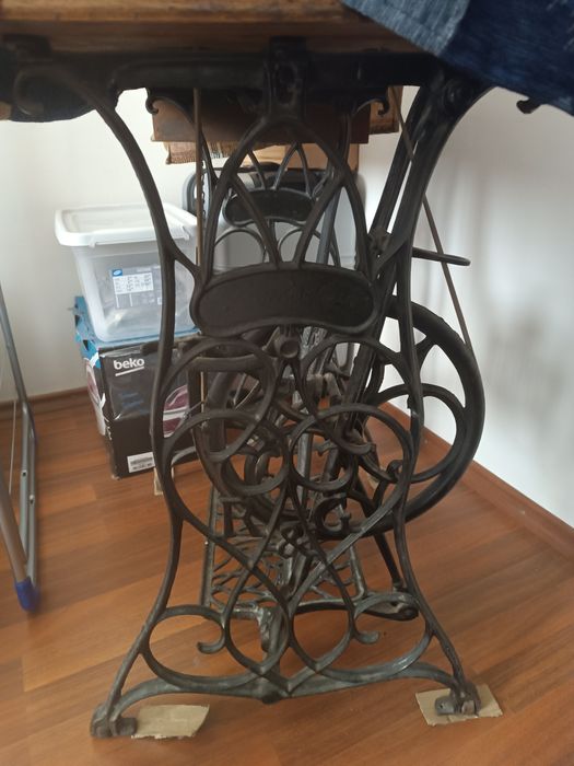 Mașină de cusut singer