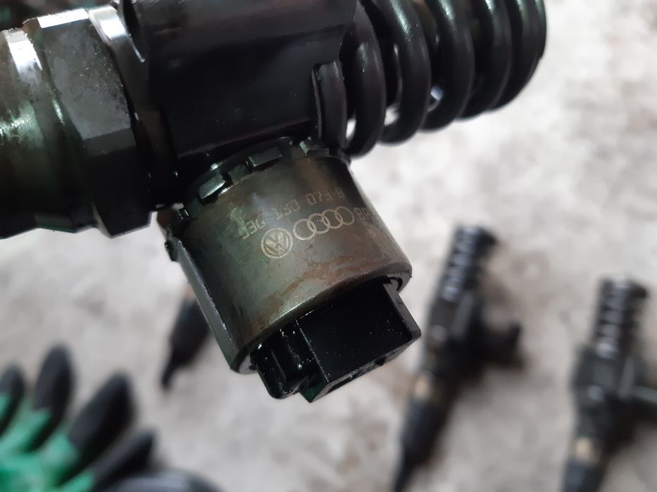 Set 4 x injectoare 03G 130 073 B 2.0 tdi 2 axe GAMA VAG BKD BRE BLB