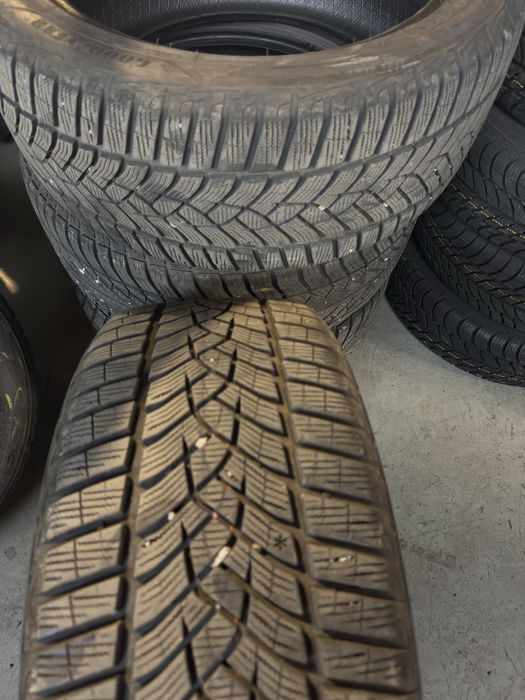 Vand anvelope iarna Goodyear 245 45 R18