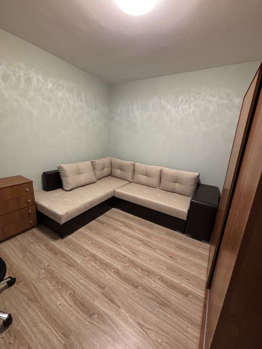 ЧИСТО НОВ диван за 4 човека + става на спалня за гости и има ракла