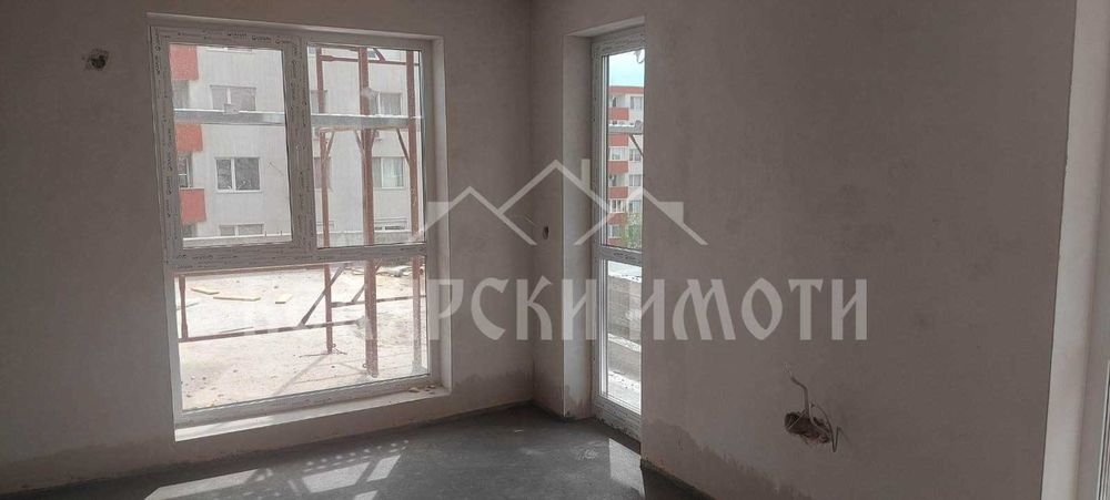 Панорамен тристаен апартамент до Практикер