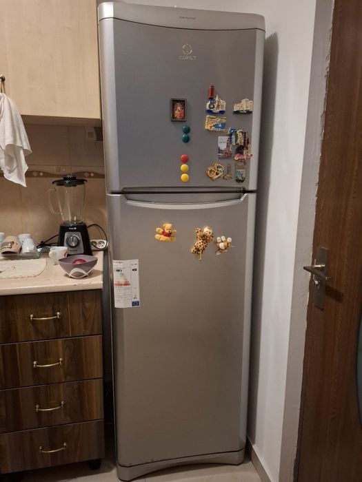 Vand frigider indesit