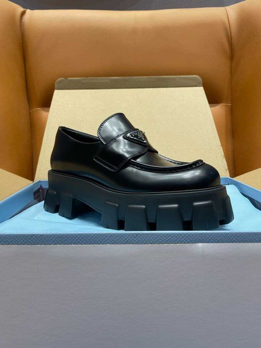 Лоуфъри: PRADA SS2025 кецове сникърси маратонки