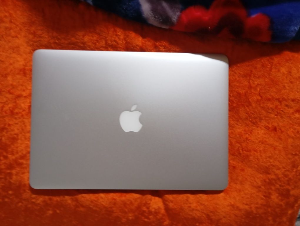 MacBook Air 8/256