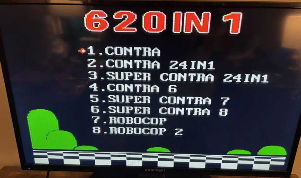 Ретро Телевизионна игра тип конзола с два джойстика и 620 игри