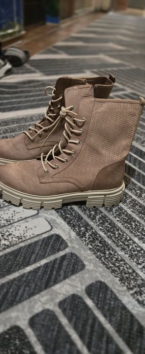 Дамски обувки НОВИ..