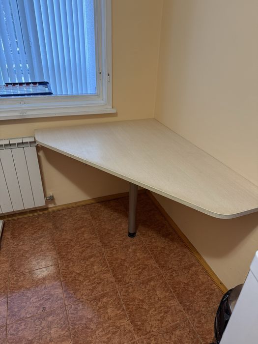 Кухненска маса на един крак