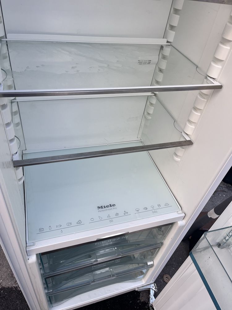 Хладилник за вграждане MIELE