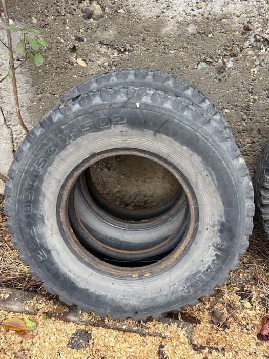 Гуми за УАЗ в много добро състояние