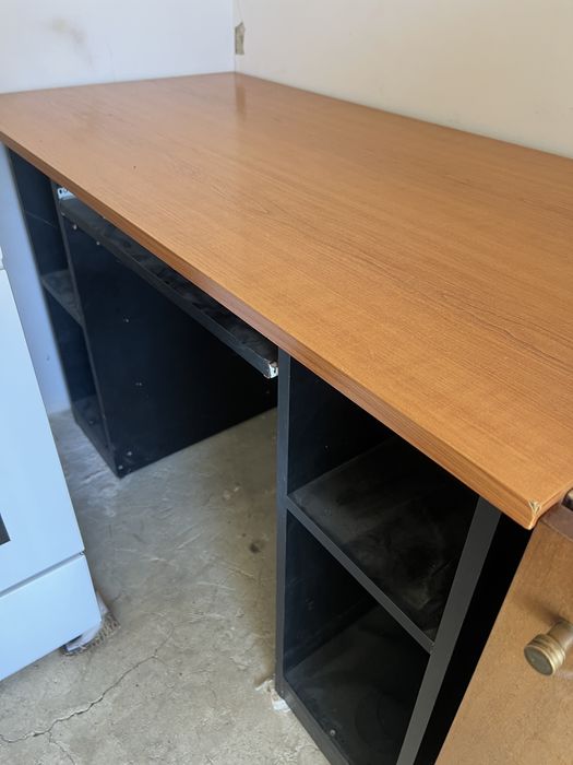 Офис маса за работа