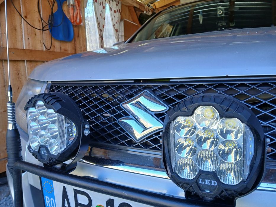 Vând proiectoare offroad.