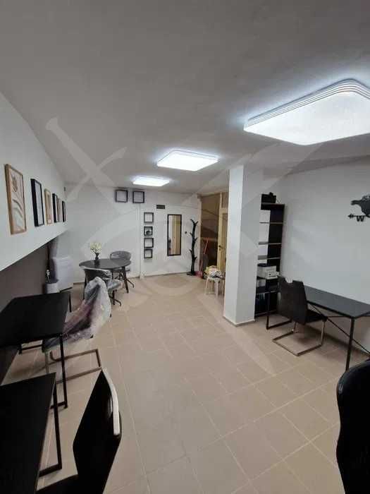Дава се под наем Офис в Варна, Общината - 25 кв.м за 275 € - Снимка #1