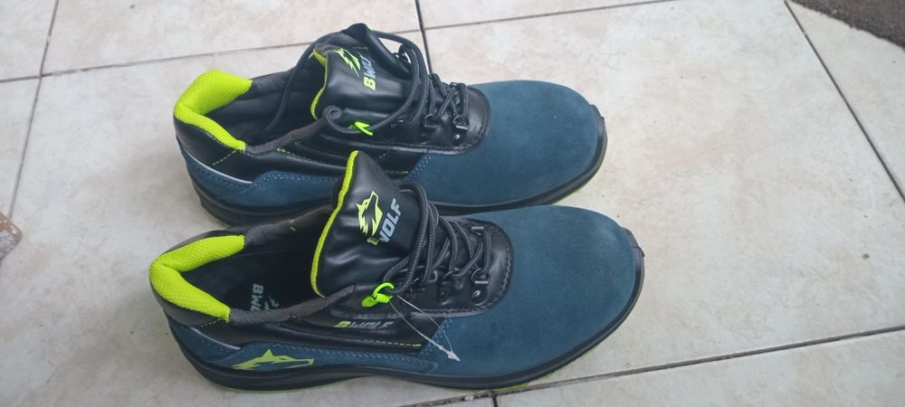 Обувки с бомбе 43