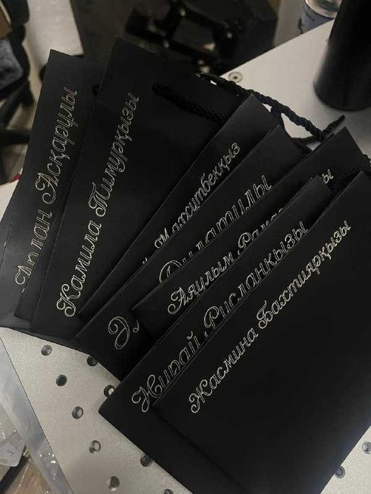 Именные подарочные пакеты с гравировкой. на новый год блокноты ручка