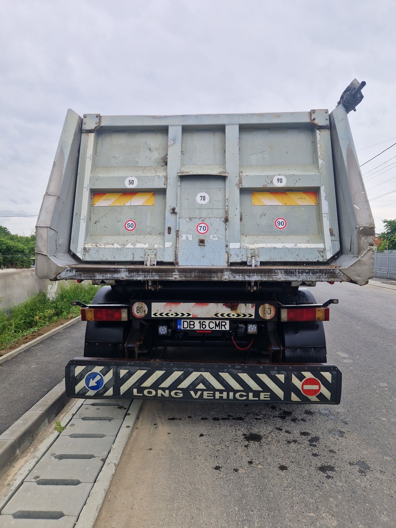 Semiremorca basculabila