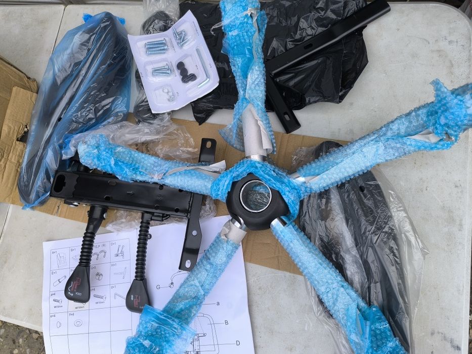 Офис стол с висока облегалка , изкуствена кожа с функция за накланяне