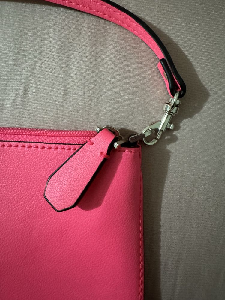 Чанта Guess нова