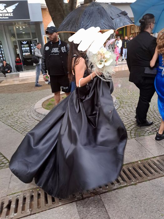 Черна бална рокля!