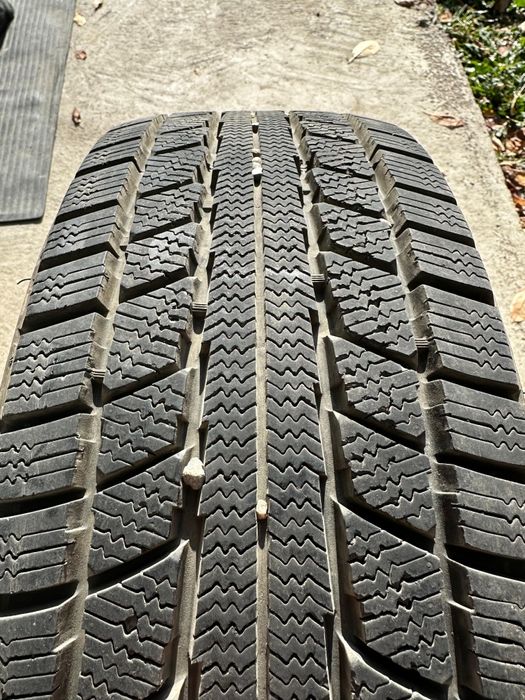 Продам комплект зимних шин Triangle R15