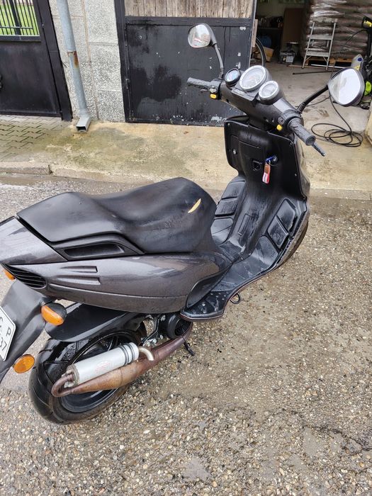 Скутер Малагути F12 + подарък