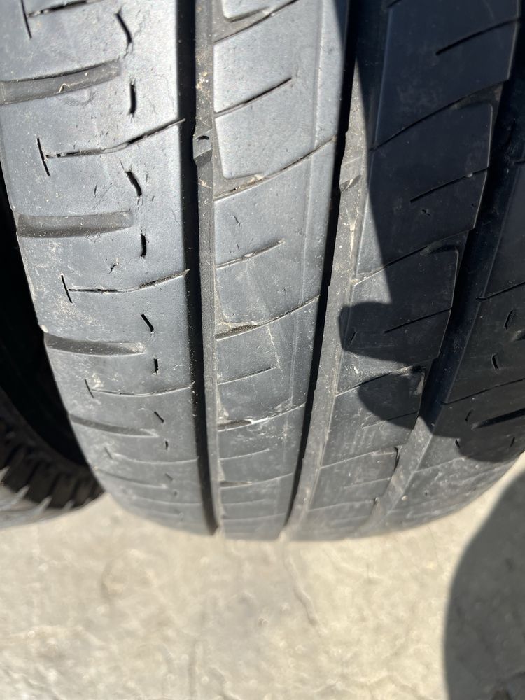 2 бр. гуми за бус 215/70/15C Michelin DOT 3519 7 mm