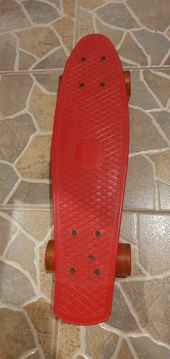 Skateboard cu luminite led ca nou